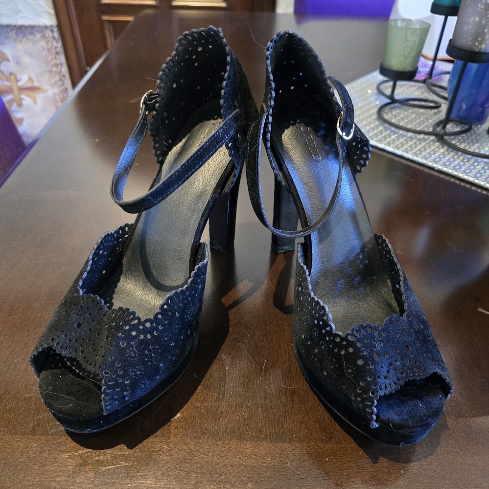 Torrid sz 10 Suede peep toe platform heels